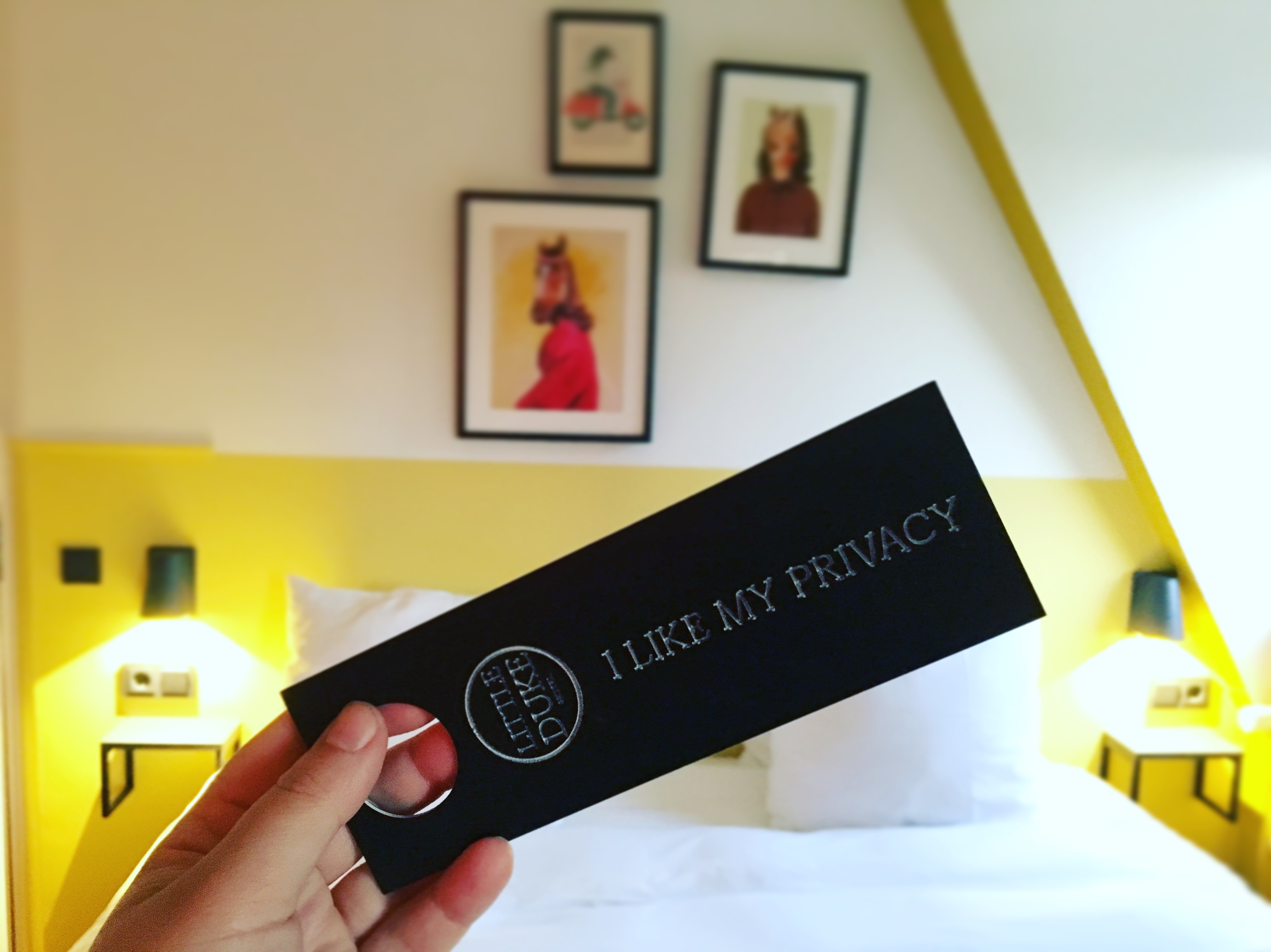 "I Like My Privacy". Graveerwerk door Studio Bee.